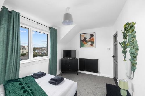 a bedroom with a bed and a window at 3BR Spacious Central Home in a Quiet Location in Montrose in Montrose