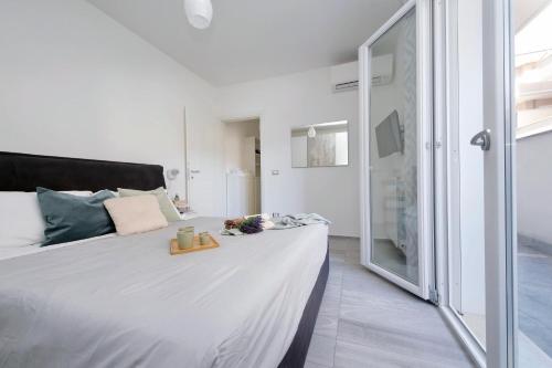 Ένα ή περισσότερα κρεβάτια σε δωμάτιο στο Luminoso Appartamento Centrale con Spazio Esterno