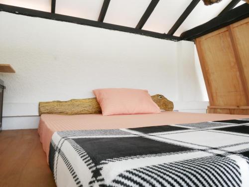 Ένα ή περισσότερα κρεβάτια σε δωμάτιο στο Wood Aura Ella