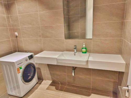 Ένα μπάνιο στο Happy Stay At Quill Residence KLCC