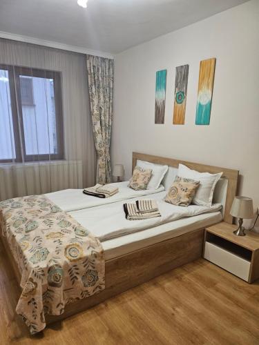 a bedroom with a large bed in a room at Апартамент Радост in Bansko