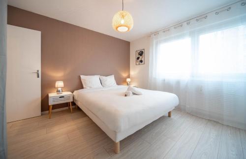 Postel nebo postele na pokoji v ubytování Le Colisée