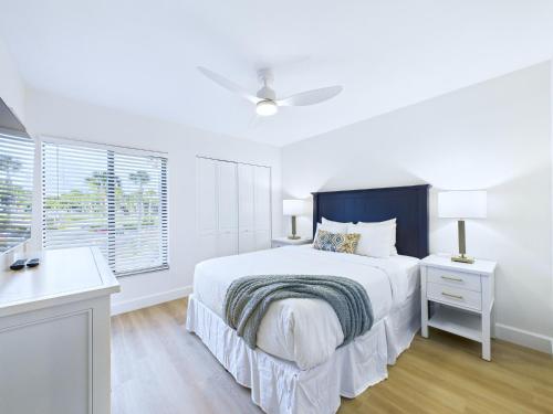 Кровать или кровати в номере Stunning Hacienda at La Cita Country Club