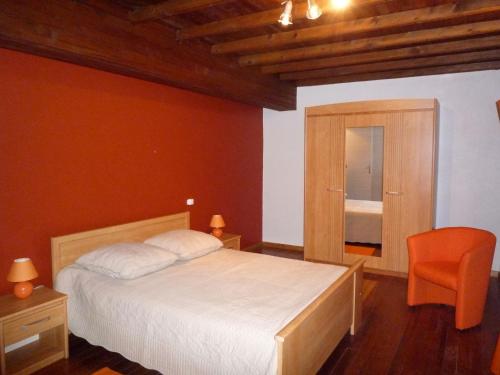 Ένα ή περισσότερα κρεβάτια σε δωμάτιο στο Gîte de Laurens