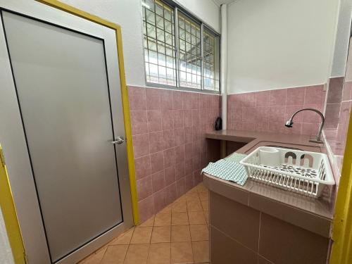 Koupelna v ubytování Single Storey 3R2B walk to Restaurant & Shop at PD by MAISON