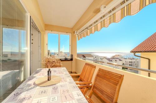 En eller flere senge i et værelse på Mare beautiful sea view apartment