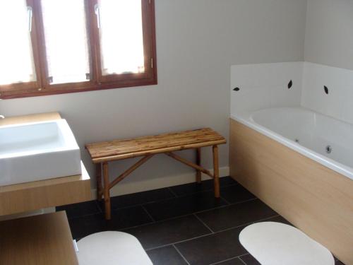 Ένα μπάνιο στο Gîte "Le Ramounel"