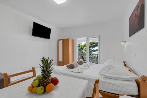 Pine Canopy Studios and Apartments