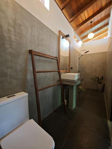 a bathroom with a toilet and a sink at Asoka's Place in Unawatuna