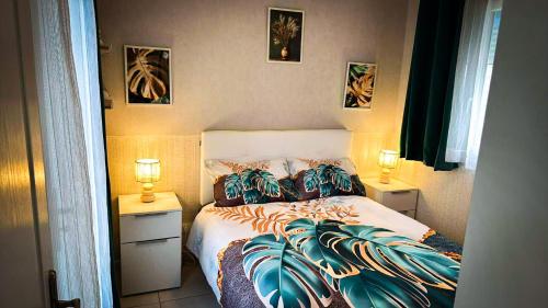 Postel nebo postele na pokoji v ubytování La maisonnette de Pizancon