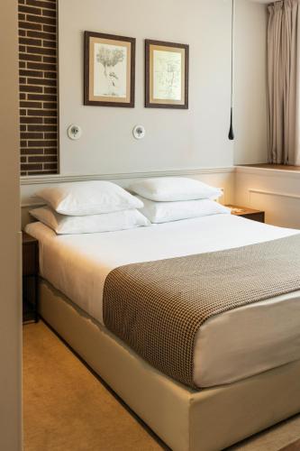 Envoy Hotel — Room