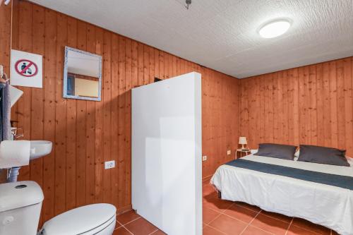 Koupelna v ubytování Mountain Chalet Sea Views & Pool