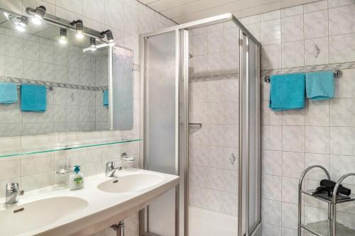a bathroom with a sink and a shower at Wohlfühlnest in Nauders