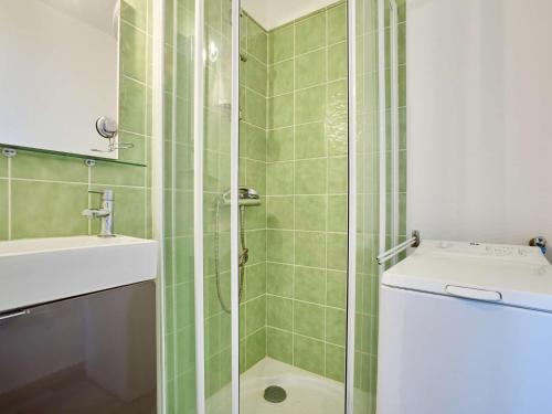 a bathroom with a shower and a toilet and a sink at T2 cosy, jardinet, animaux admis, parking et WiFi - FR-1-841-35 in Barbotan-les-Thermes