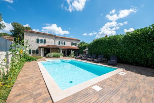 Ferienhaus In Krculi Mit Privatem Pool