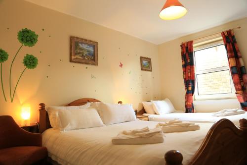 Postel nebo postele na pokoji v ubytování Twin Lions Hotel