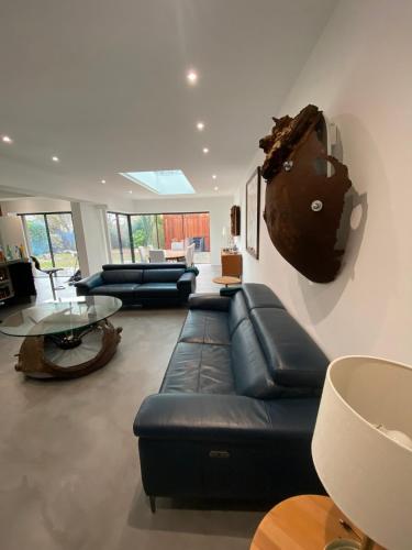 Χώρος καθιστικού στο COWES Detached House 3 mins walk from town