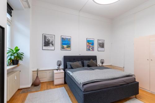 Una cama o camas en una habitación de Modern apartment in a central location