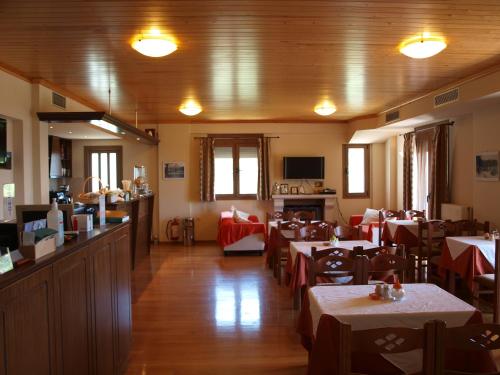 a dining room with tables and chairs in a restaurant at Xenonas Kypseli in Kipseli
