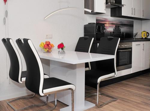 Kuchyň nebo kuchyňský kout v ubytování Tolles Appartement Mit Pool In Schluchsee