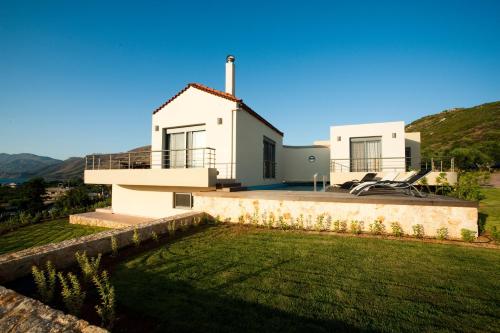 Nespecifikovaný výhled na hory nebo výhled na hory při pohledu z prázdninového domu