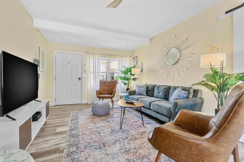 Μια τηλεόραση ή/και κέντρο ψυχαγωγίας στο Covare #5 - Walk to St Pete Beach & Restaurants!