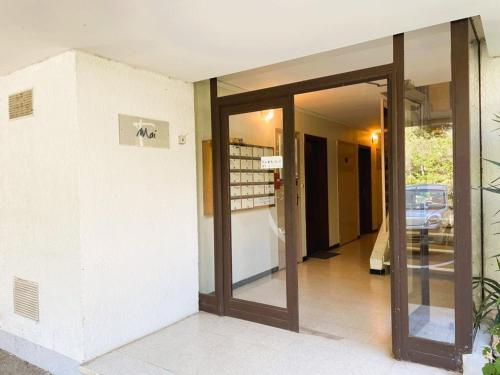an entrance to a building with sliding glass doors at La Grande Motte: Appart 2 pièces lumineux, 4 couchages, parking privé - FR-1-790-35 in La Grande-Motte