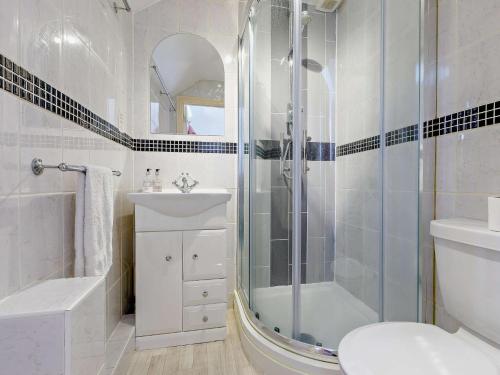 a bathroom with a shower and a toilet and a sink at 3 Bed in Haselbury Plucknett 83943 in Haselbury Plucknett