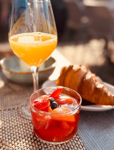 Nápoje v ubytování Aux 13 Arches-Logis Hôtel Restaurant
