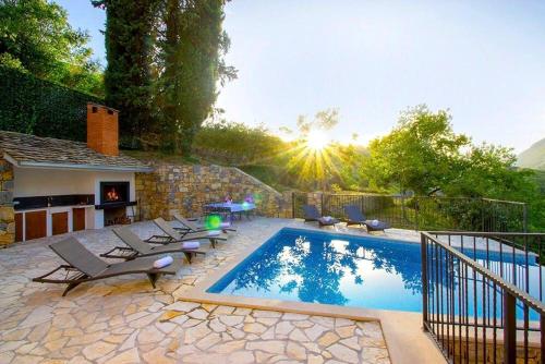 Villa Mosor Mit Beheiztem Salzwasserpool Und Sauna