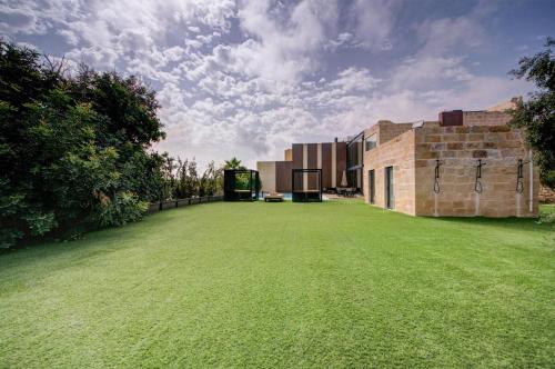 Vườn quanh A World of Your Own, Luxurious Villa with Pools by 360 Estates