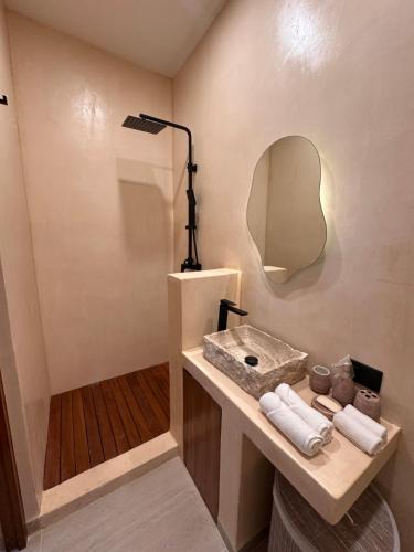 Ένα μπάνιο στο Casa Makräm