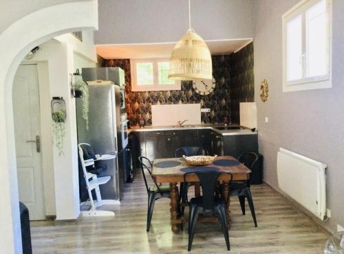 Kuchyň nebo kuchyňský kout v ubytování La Loge des Artistes