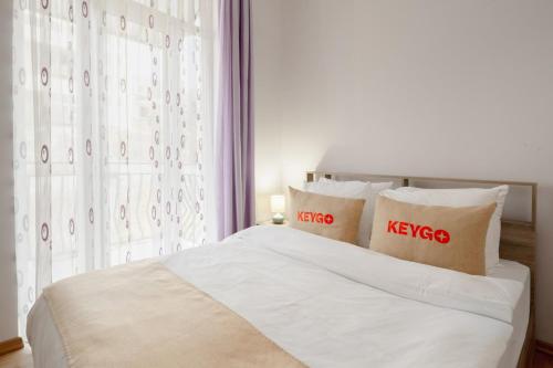 Ένα ή περισσότερα κρεβάτια σε δωμάτιο στο Apartment KeyGo #0204 comfort in the city
