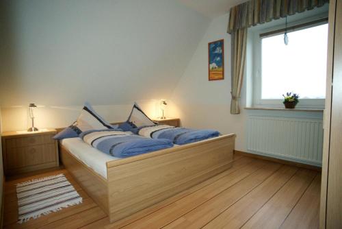 Postel nebo postele na pokoji v ubytování Wohnung In Neue Tiefe Mit Terrasse, Garten Und Grill