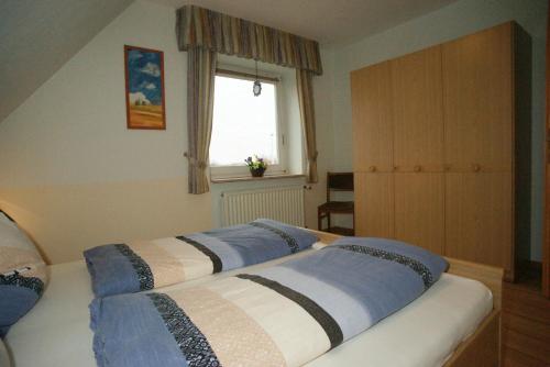 Postel nebo postele na pokoji v ubytování Wohnung In Neue Tiefe Mit Terrasse, Garten Und Grill