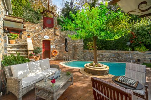 Bassein majutusasutuses Aenaon Villa with Private Pool Panoramic view või selle lähedal