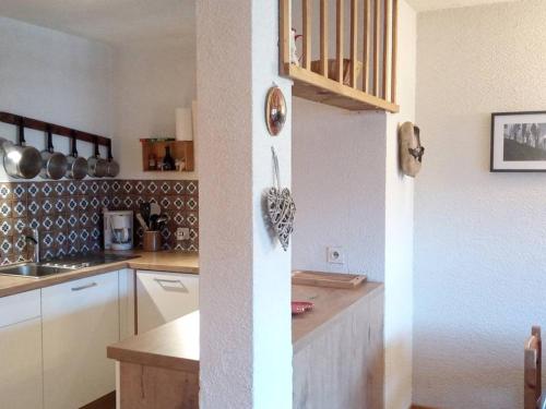 Kuchyň nebo kuchyňský kout v ubytování Duplex 3 Pièces avec Piscine à Saint-Jean-d'Aulps, 6 Pers - FR-1-573-25
