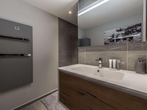 Vannituba majutusasutuses Appartement moderne Courchevel 1550 - 6 pers - Centre village - Parking - WiFi - FR-1-631-233