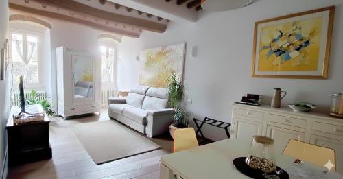 a living room with a couch and a table at La Scalinata Apartment in Perugia