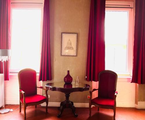 Posezení v ubytování Les Chambres des Barques