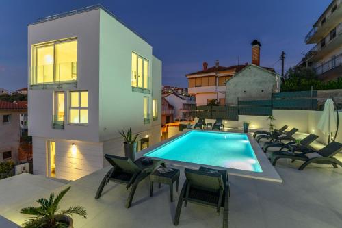 Ferienhaus Mit Privatpool Für 8 Personen Ca, 150 M Sup2 In Trogir, Adriaküste Kroatien Trogir Und Umgebung