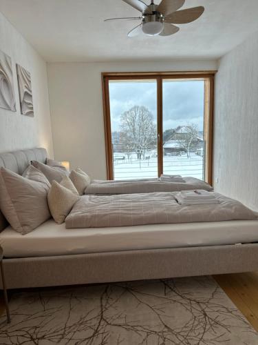 Postel nebo postele na pokoji v ubytování Bergpanorama, nahe Interlaken 10min Thuner See