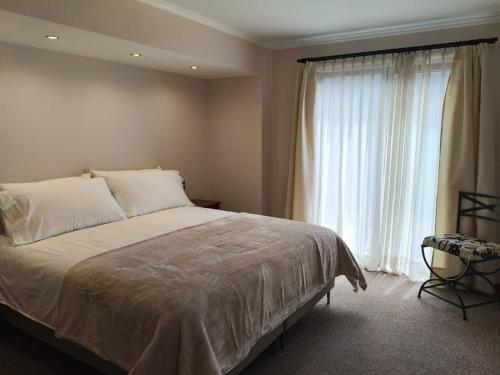 Postel nebo postele na pokoji v ubytování Hotel Colonos Los Angeles