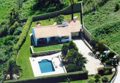 an aerial view of a house with a swimming pool at Casa Do Moinho in Colares
