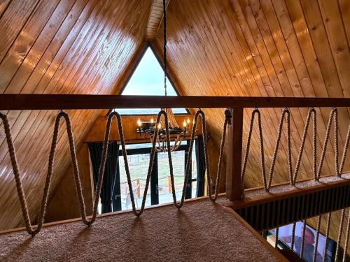 En eller flere senge i et værelse på Cabana A-frame City View Târgoviște