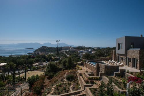a view of the city and the ocean from a building at Haus In Agios Nikolaos Mit Außergewöhnlicher Aussicht in Agios Nikolaos