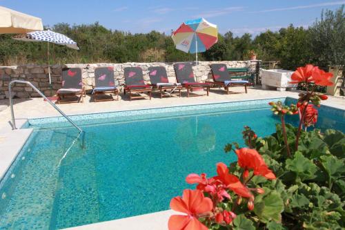 Geräumige Ferienvilla Mit Pool Und Meerblick