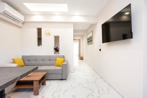 TV a/nebo společenská místnost v ubytování The Neptunian Suite Residence