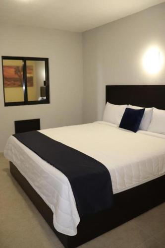 Postel nebo postele na pokoji v ubytování Capital O Hotel Jazuli, San Jose del Cabo